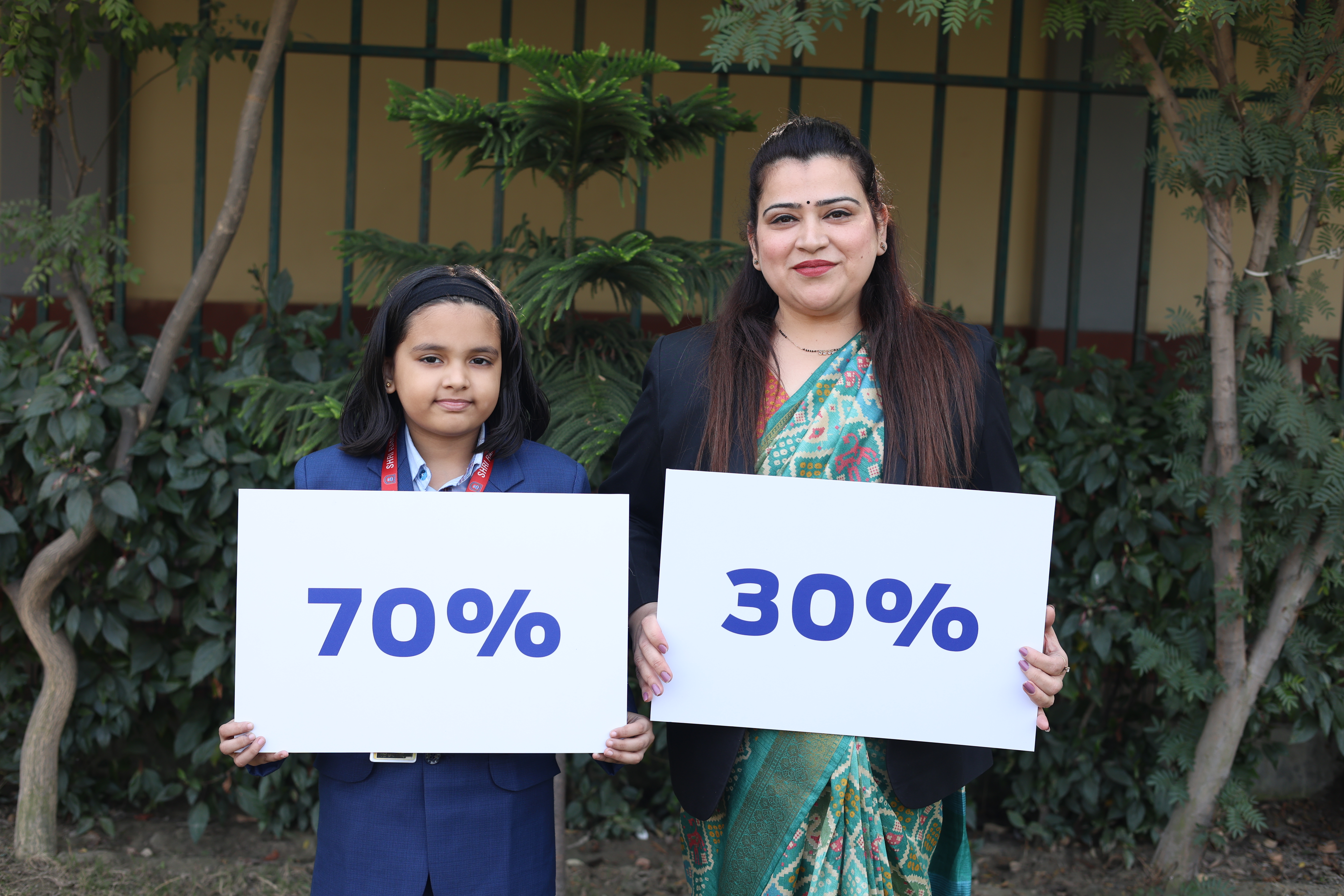 Students holding 70 and 30 percent learning method cards
